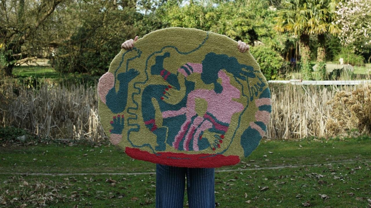 Getuft textielwerk in een tuin